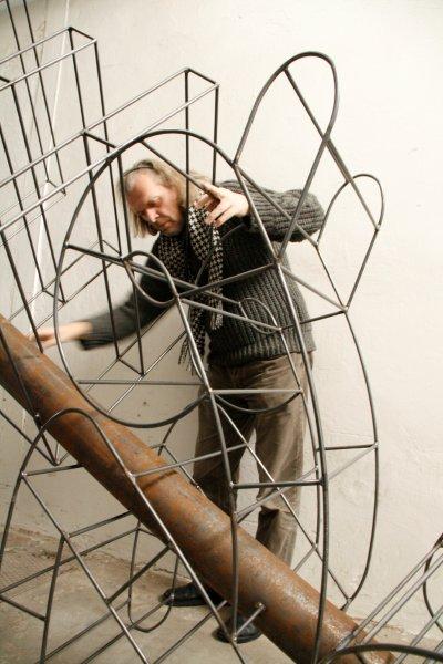 die Skulptur von Hand gebaut